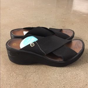 NWT Bzees Desire wedge sandal
